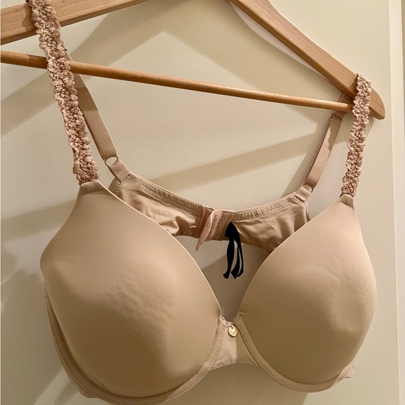 Natori Bundle of Bras. - Picture 5 of 13